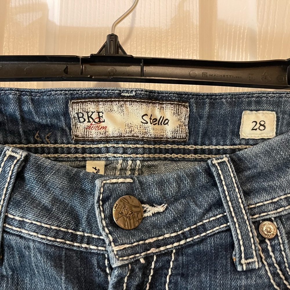 BKE Stella jeans 28 distressed straight